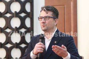 Asociatia Municipiilor nu vrea alegeri in doua tururi. Primarul Decebal Fagadau considera necesara o discutie si despre unificarea mandatelor