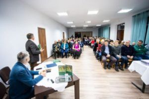 Centrul comunitar din Brateş, inaugurat în faţa unei săli arhipline