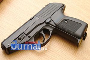 Bărbat cercetat de poliţişti după ce a postat un anunţ de vânzare a unui pistol cu aer comprimat