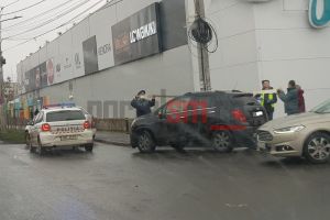 FOTO. Accident pe Careiului. Biciclist lovit pe trecerea de pietoni de o şoferiţă de 71 de ani