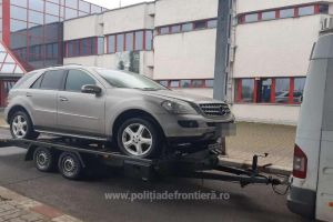 FOTO. Mercedes căutat de autorităţile din Belgia, descoperit de poliţişti în Vama Petea