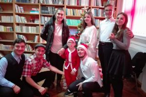 FOTO Eveniment caritabil la Liceul Carol pentru un băieţel din Sibiu – Ștefan are tetrapareză spastică