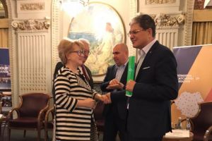 FOTO Primarul Sibiului prezent la o dezbatere despre perspectivele de dezvoltare prin fonduri europene în România