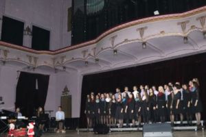 Concert extraordinar de colinde susţinut de studenţii UMFST la Palatul Culturii