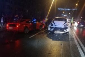 Porsche şi Ford Mustang, ciocnire titanică în Piteşti!