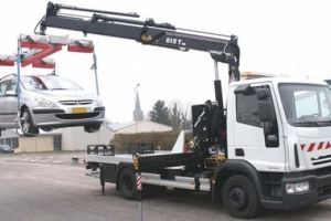 Maşinile parcate pe trotuare vor putea fi ridicate: Eliminarea a trei cuvinte din Codul Rutier va da mai multă putere poliţiştilor şi libertate de mişcare pietonilor