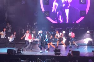 FOTO & VIDEO Smiley, într-un super concert la Botoşani. Cele mai tari hituri ale sale au răsunat în Sala Polivalentă