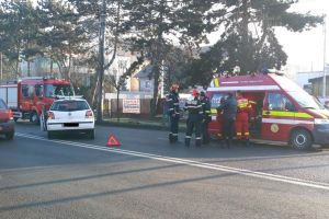 Accident pe strada Libertăţii din Bistriţa. Două persoane au ajuns la spital