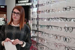 Moş Crăciun vine la OptyU cu sacul plin de promoţii şi discounturi