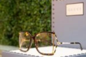 De la necesitate la rafinament. Ziua în care Dumnezeu a schimbat ochelarii în seducţie