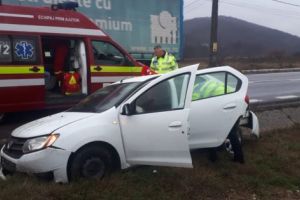 A ieşit cu maşina în decor