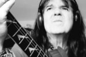 Călin Pop şi concluzia celor 38 de ani de când ne vorbeşte prin Celelalte Cuvinte: „Trăiesc pentru muzică, nu din muzică”