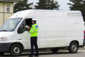 1,2 tone de legume şi fructe confiscate de poliţişti