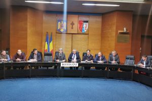 Membrii CJSU, întrunire de urgenţă pentru a acorda o locuinţă modulară familiei din Cucorăni, a cărei casă a fost distrusă de incendiu