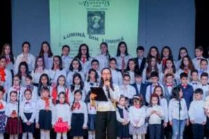 Corul de Copii “Anastasis”, concert de Crăciun în Piaţa Mihai Viteazul