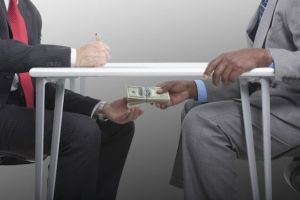 BOMBA/ Intelegeri pe sub masa pentru functiile de prefect si subprefect, in Prahova. Cine tradeaza pe cine