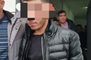 DÂMBOVIȚA: Cercetat pentru tentativă de omor, la 16 ani. A crezut că sora lui este în pericol şi a dat cu cuţitul