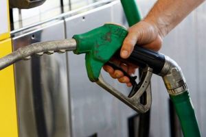 În Guvernul Orban e ca la Radio Erevan! Carburanţii SE SCUMPESC DIN NOU anul viitor! Finanţele au informat Parlamentul că nivelul accizei la carburanţi este sub nivelul acceptat de UE