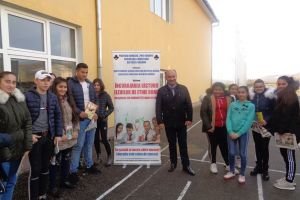 Partida Romilor continuă acţiunea ”Încurajarea lecturii elevilor romi – Poveşti de acasă”