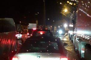 Blocaje, vineri dimineaţa, la Borş: Probleme la sistemul informatic al maghiarilor şi cozi la camioane pe partea română 