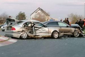 Accident pe Dealul Dăii. Trei persoane sunt rănite