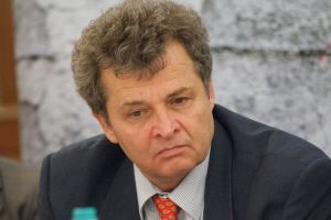 Istorici, dizidenţi şi critici literari analizează la Sibiu cele trei decenii de la căderea Cortinei de Fier
