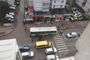 Femeie accidentată de un autobuz pe o trecere de pietoni din Suceava