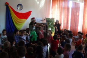 Surprize şi momente artistice pentru preşcolarii Colegiului ”Mihai Eminescu”, din partera ...