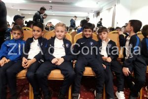 Ii ajutam sa-si implineasca visul“: Festivitatea de final de an la Academia Hagi. Cadouri, distinctii si premii speciale (galerie foto)