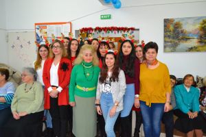 Studenţii de la Facultatea de Litere au organizat campania „Colindăm şi bucurăm”