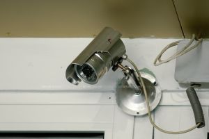 INSTALAREA DE CAMERE DE SUPRAVEGHERE VIDEO ÎN BLOCURI NU ESTE INTERZISĂ