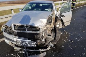 Două persoane rănite în urma unui accident petrecut pe breteaua de acces spre autostradă