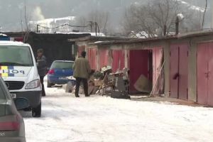 Mai mulţi bărbaţi din Cluj şi-au făcut o cramă secretă sub garaje