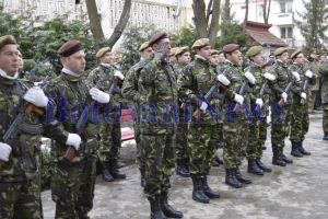 Centrul Militar Judeţean Botoşani recrutează băieţi şi fete pentru cariera militară. Vezi condiţiile şi data până la care se fac înscrierile!