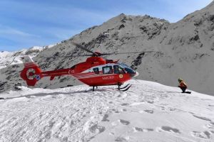 Salvamontistii, in alerta. Doi turisti au fost surprinsi de avalansa in muntii Fagarasului