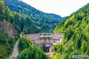 FOTO, VIDEO: Barajul sau lacul de la Canciu, o rezervă de viaţă şi istorie ascunsă în Munţii Cugirului