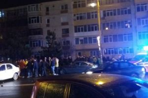 Zeci de persoane în Trivale, îşi dau cu părerea la un ACCIDENT