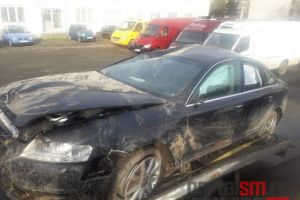 FOTO. Un elev a furat maşina de acasă, a băut şi s-a răsturnat. Trei fete, la spital