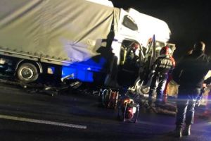 NEWS ALERT: ACCIDENT GROAZNIC pe DN 7. Un MORT şi doi RĂNIȚI