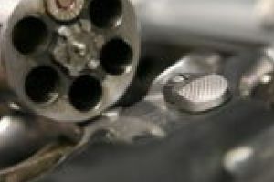 Fiul unui poliţist, la ruleta rusească! DIICOT a împiedicat tragedia!