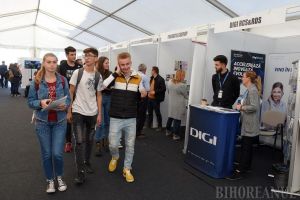 Liceenii orădeni preocupaţi de jobul pe care îl vor avea, invitaţi la dialog cu profesioniştii