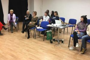 Dezbatere la Universitate, în „Numele trandafirului”