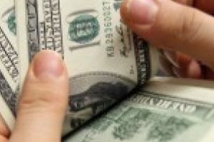 Dolarul a crescut cu aproape 3,2 bani