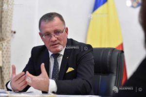 INTERVIU/Nechita-Adrian Oros: Nu omul care îşi creşte porcul pentru el şi familie este problema, ci şmecherii, samsarii şi porcii