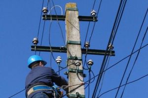 Mai multe străzi din Făgăraş, Codlea şi Hărman rămân fără curent electric