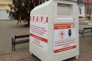 Pecica pune Aradul într-o reţea de 17 judeţe în care se donează îmbrăcăminte pentru nevoiaşi