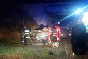 Accident rutier la Săveni. O victimă încarcerată