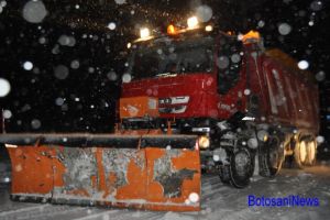 Utilaje de deszăpezire trimise din ţară pentru judeţul Botoşani, întrucât Secţia Drumuri Naţionale nu are contract încheiat