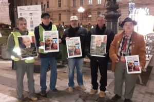 Protest reluat în centrul oraşului. Arădenii îl sprijină pe Raed Arafat