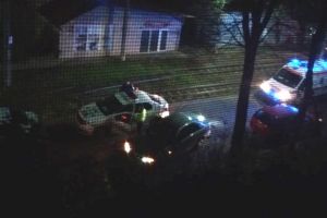 Localnicii dintr-un cartier arădean sunt TERORIZAȚI! Un bărbat, aproape UCIS în BĂTAIE